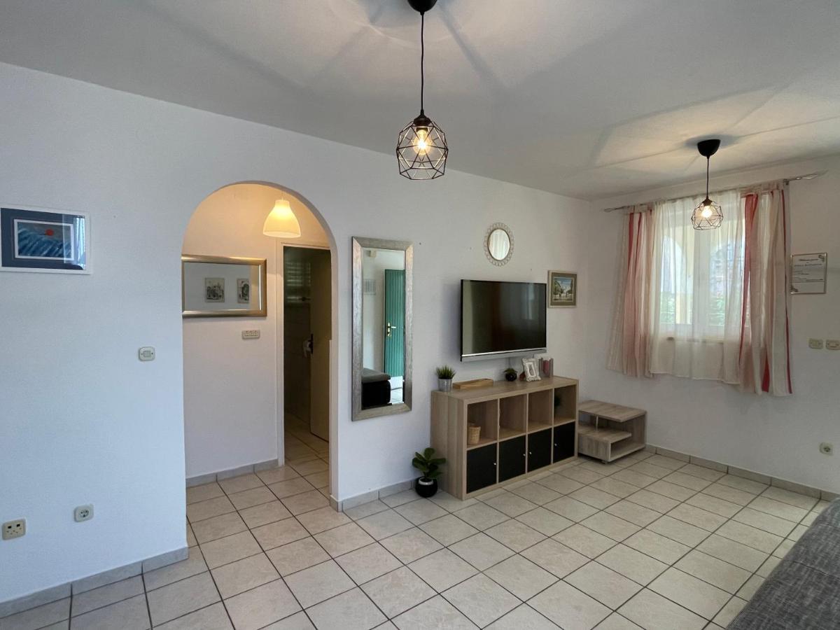 Apartments Antonija Punta Skala Next To Falkensteiner Resort Петркане Екстериор снимка