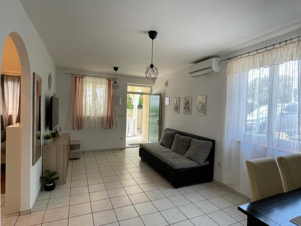 Apartments Antonija Punta Skala Next To Falkensteiner Resort Петркане Екстериор снимка