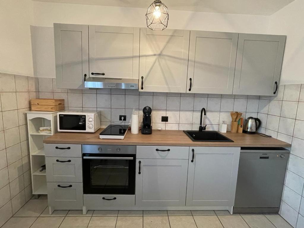 Apartments Antonija Punta Skala Next To Falkensteiner Resort Петркане Екстериор снимка