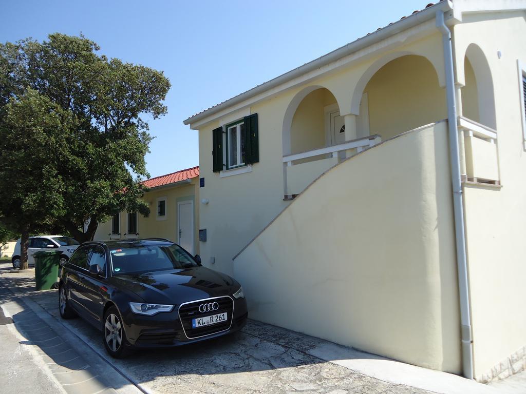 Apartments Antonija Punta Skala Next To Falkensteiner Resort Петркане Стая снимка