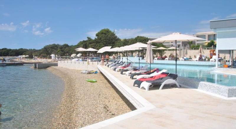 Apartments Antonija Punta Skala Next To Falkensteiner Resort Петркане Екстериор снимка