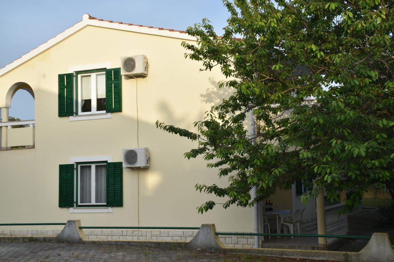 Apartments Antonija Punta Skala Next To Falkensteiner Resort Петркане Екстериор снимка